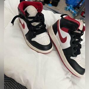 Jordan 1 size 11c. Worn but lots of life left. Need new strings.